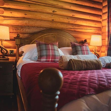 Tomatin - Luxury Two Bedroom Log Cabin With Hot Tub Berwick Upon Tweed Екстериор снимка
