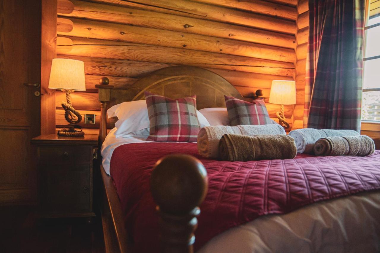 Tomatin - Luxury Two Bedroom Log Cabin With Hot Tub Berwick Upon Tweed Екстериор снимка