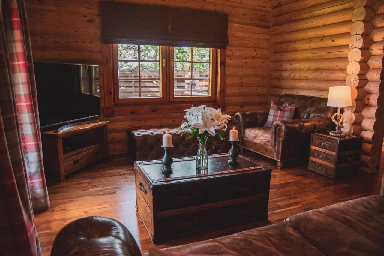 Tomatin - Luxury Two Bedroom Log Cabin With Hot Tub Berwick Upon Tweed Екстериор снимка