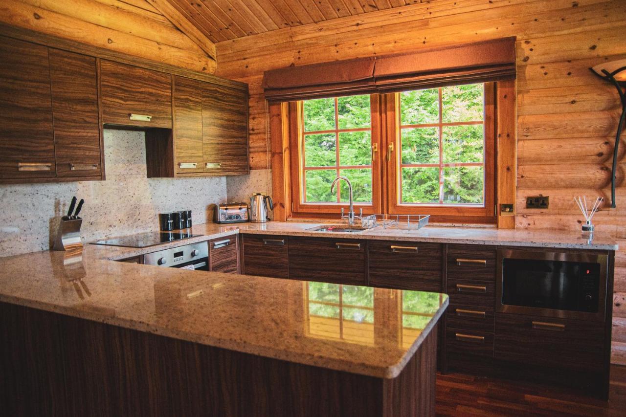 Tomatin - Luxury Two Bedroom Log Cabin With Hot Tub Berwick Upon Tweed Екстериор снимка