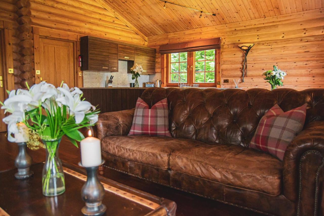 Tomatin - Luxury Two Bedroom Log Cabin With Hot Tub Berwick Upon Tweed Екстериор снимка